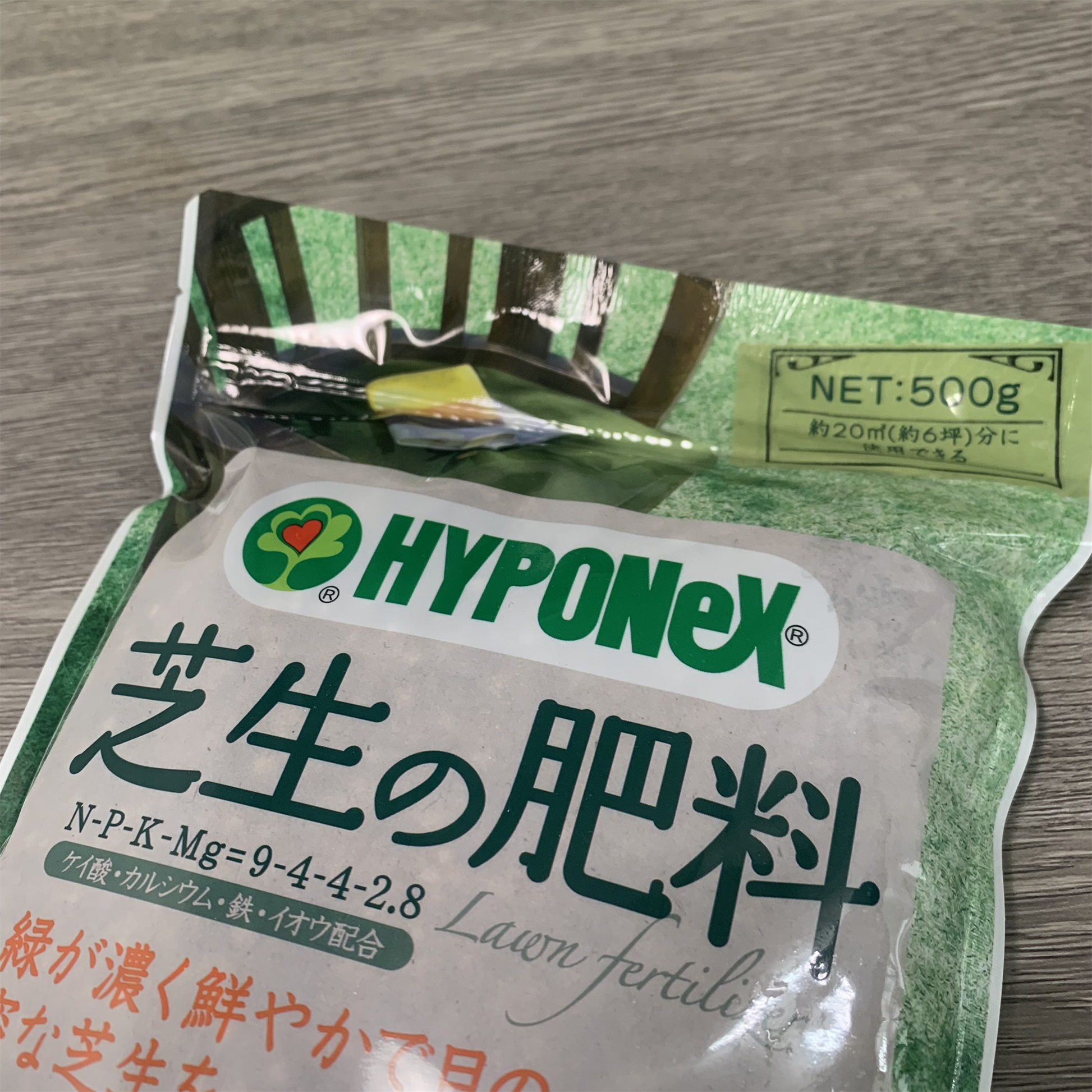 ハイポネックス芝生の肥料は、夏の暑さにも強い効果を持っています。定期的な水やりと併用することで、芝生の根をしっかりと育て、美しいグリーンを保つことができます。特に肥料を施すのにおすすめな時期は、春と秋です。土壌の目土を考慮し、成分バランスの良い肥料を選ぶことが重要です。施肥のタイミングも、芝生の成長状況や気候に合わせて調整しましょう。