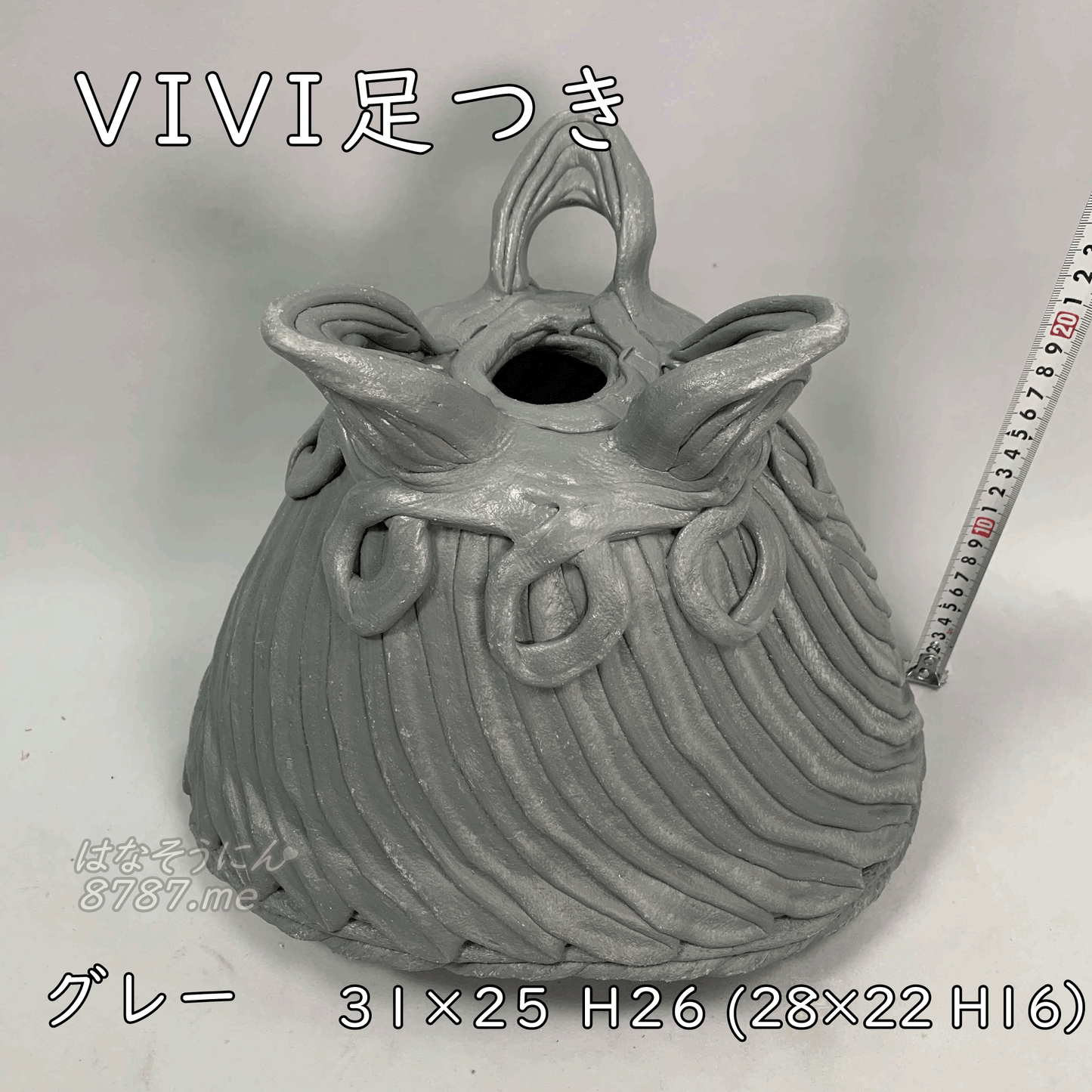 「綱木紋VIVI」は、イシダ工房で作られた通販用の寄せ植え鉢です。この大型鉢は、木粉、竹繊維、炭酸カルシウムで製作されており、割れず劣化しません。植物がよく育つ大きい鉢で、手作りのため、色や模様が一点一点異なり、入荷時期によって変化します。初心者向けの綱木紋鉢として、植物を育てる楽しさを提供します。植物愛好家にとって理想的な鉢で、寄せ植えを通じて自然とのふれあいを楽しんでください。綱木紋 人気 上品 鉢植え 豪華 かわいい 推し オンラインショップ ゴージャス 通販サイト 綱木紋鉢 ECサイト 癒し オシャレ バスケット植え 鉢花 萌え 寄せ植えスタイル 豊富な種類 希少 販売店 綱木紋の鉢 つなきもん 販売 通販 おすすめ鉢 価格 購入 セール 安い