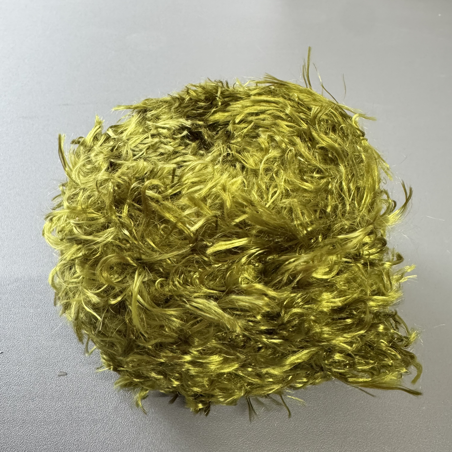 ギャザリング水苔ロンググリーン。ギャザリング水苔糸・ギャザモス・アート水苔として使える手で切れるアクリル製の糸。プランツギャザリングやルーティブーケで植物の根っこに巻いて使うギャザリング資材です。