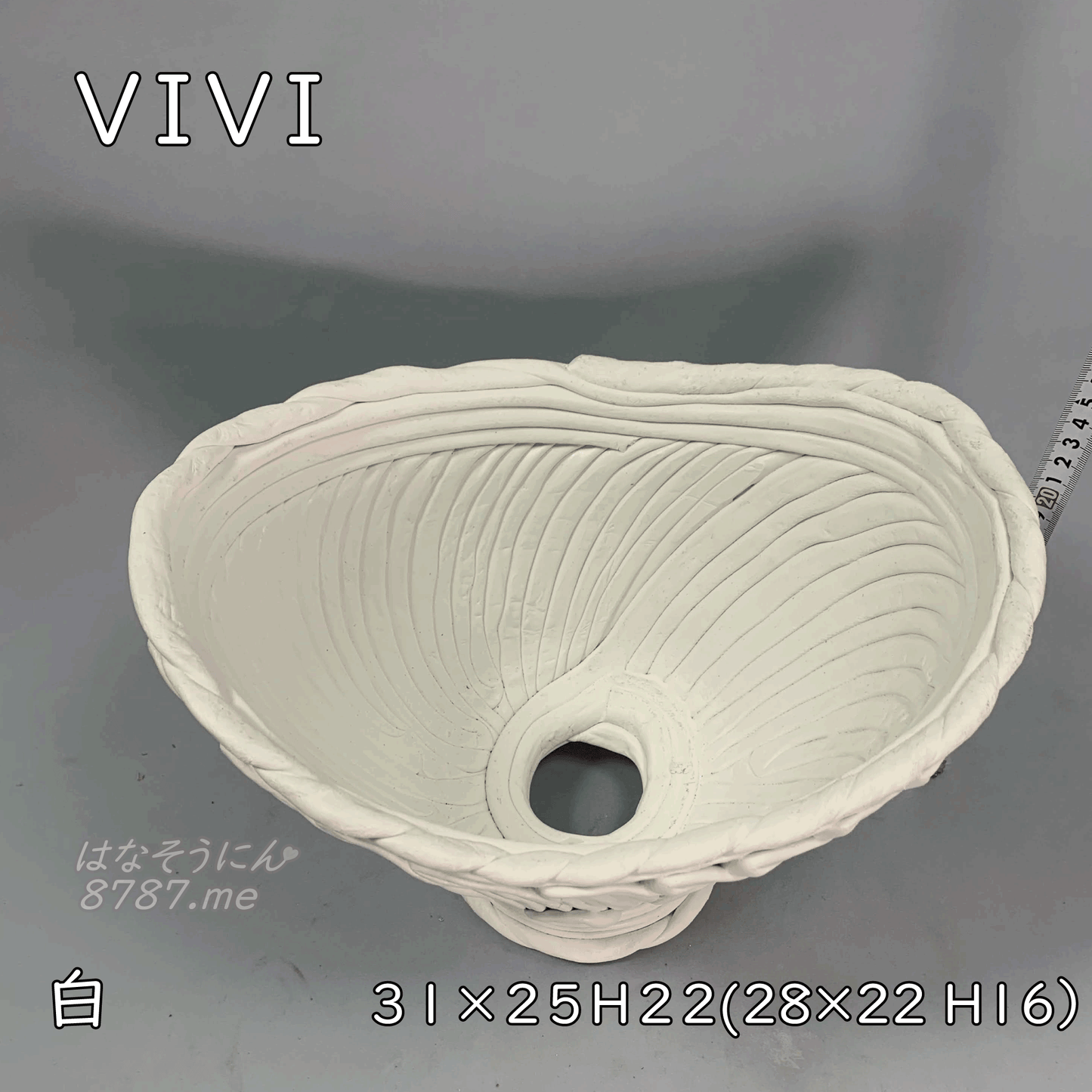 「綱木紋VIVI」は、イシダ工房で作られた植えやすい寄せ植え鉢です。この大型鉢は、木粉、竹繊維、炭酸カルシウムで製作されており、割れず劣化しません。植物がよく育つ大きい鉢で、手作りのため、色や模様が一点一点異なり、入荷時期によって変化します。初心者向けの綱木紋鉢として、植物を育てる楽しさを提供します。植物愛好家にとって理想的な鉢で、寄せ植えを通じて自然とのふれあいを楽しんでください。綱木紋 人気 上品 鉢植え 豪華 かわいい 推し オンラインショップ ゴージャス 通販サイト 綱木紋鉢 ECサイト 癒し オシャレ バスケット植え 鉢花 萌え 寄せ植えスタイル 豊富な種類 希少 販売店 綱木紋の鉢 つなきもん 販売 通販 おすすめ鉢 価格 購入 セール 安い